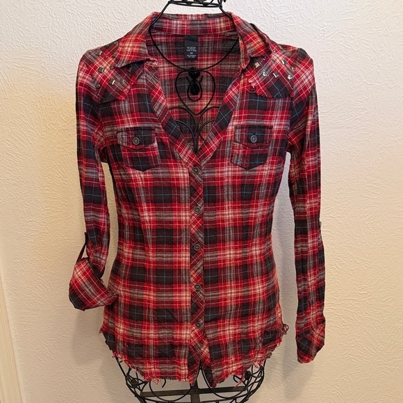 Forever 21 Tops - ☎️☎️☎️bogoho ☎️☎️☎️Forever 21 Red and Black Plaid Button-Down Shirt
